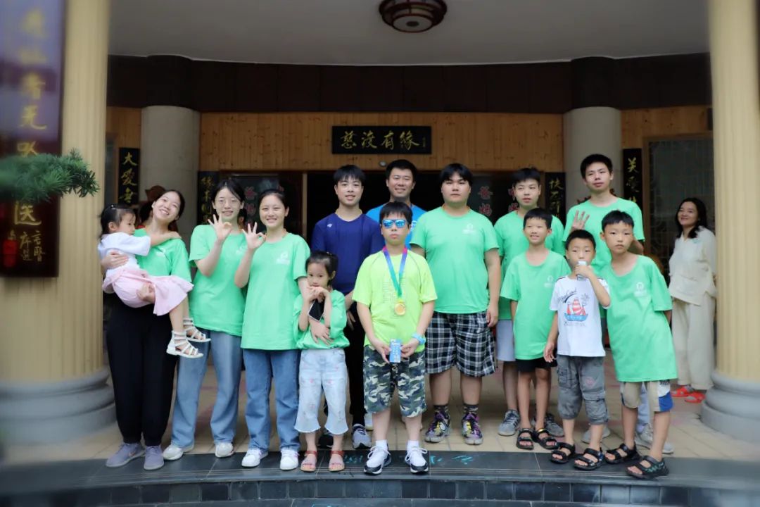 我們是父母實現(xiàn)心愿、寄托希望的神燈嗎？